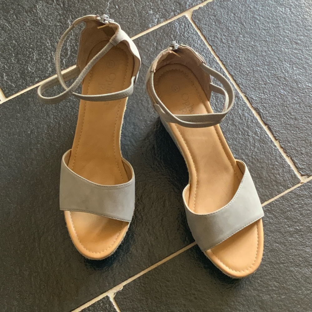 Ophelia Roe “Casey Grey” Platform Open-Toe Sandals 11